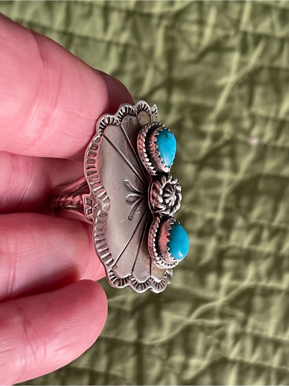 BEAUTIFUL OLD PAWN RUNNING BEAR NATIVE AMERICAN 925 TURQUOISE SHIELD RING SIZE 9 - Picture 3 of 9